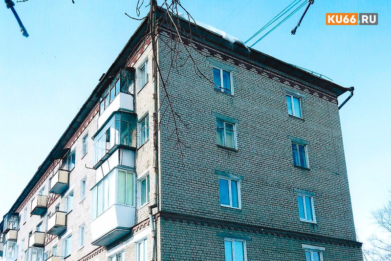 Бабушка, которой в марте на голову рухнула глыба льда на ул. Алюминиевой в Каменске-Уральском, отсудила у УК «ДЕЗ» 150 тыс. руб.