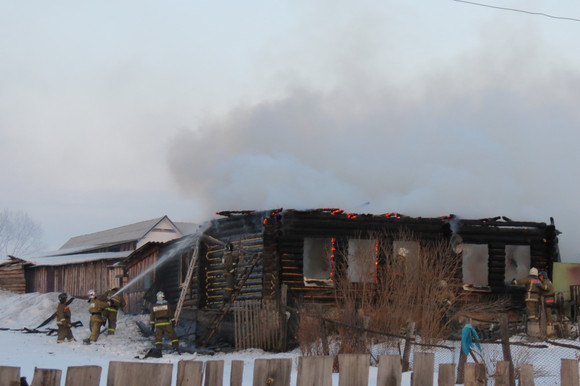 Итоги недели: в Каменске и районе в последние дни зимы и начале весны — четыре пожара: два дома сгорели, а иномарка изрядно закоптилась