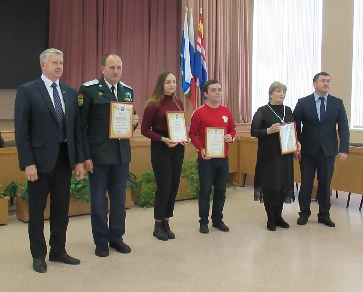 Шмыков поблагодарил тех, кто весь год трудился не ради денег и славы в Каменске-Уральском, а во имя помощи людям. Рассказываем, о ком речь