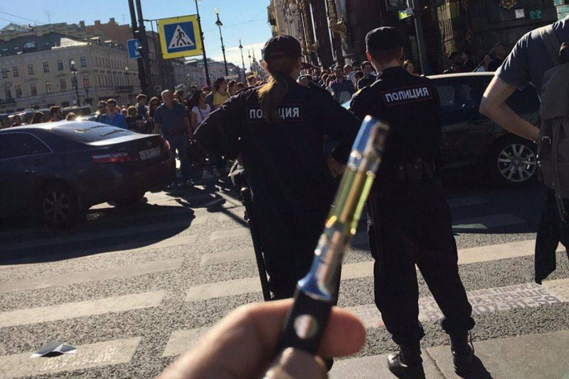 В СМИ распространяется информацию о смерти ребенка, который покурил электронную сигарету