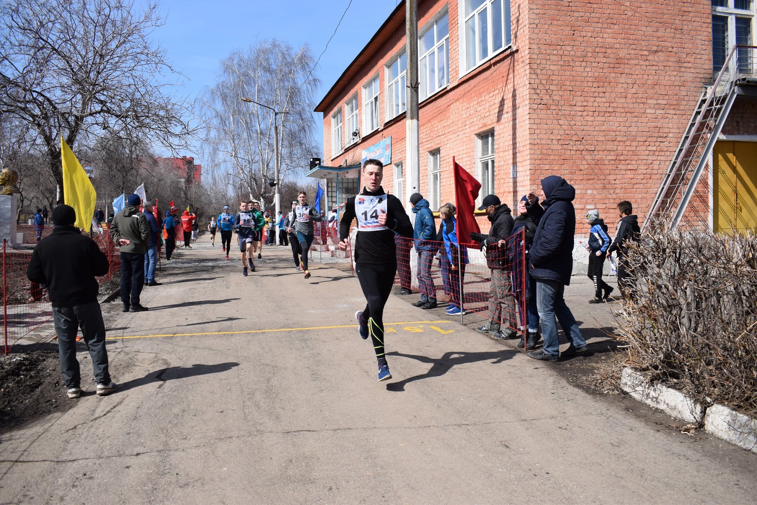 Состязания прошли с размахом: легкоатлеты со всей области «зажигали» в Каменске-Уральском: местные спортсмены «держали планку»!