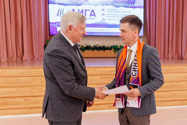 Работники СинТЗ Юлия Хужина и Андрей Власов защитили проекты в финале «Лиги управленцев» | «Лига управленцев»: проект благотворительного фонда «Синара» способствует социально-экономическому развитию территорий