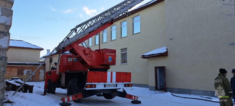 В здании медицинского центра «Рубин» в Каменске-Уральском произошел пожар