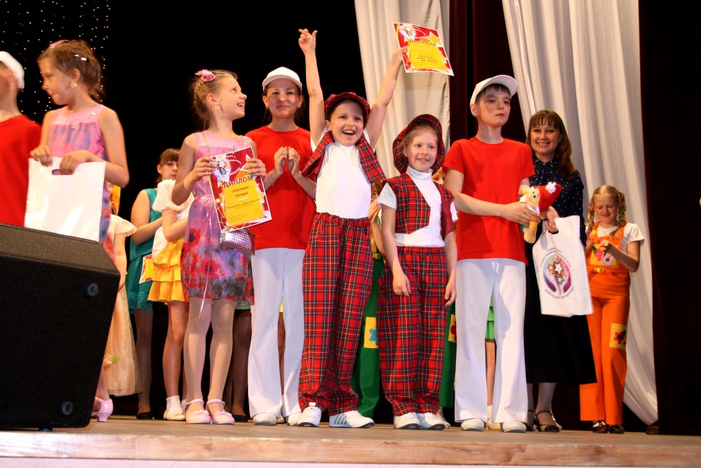 Сорок юных «звездочек» выступят на сцене СКЦ в Каменске-Уральском. Кто победит – загадка. В этом году на конкурсе много новичков...