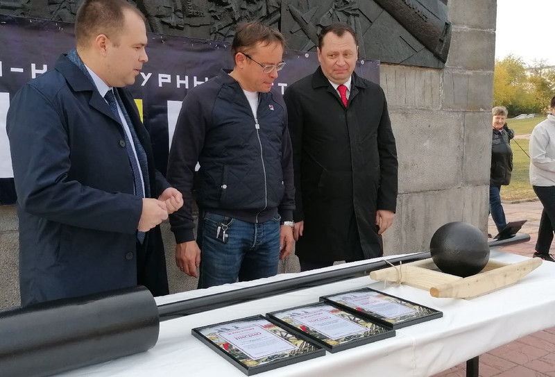 Монумент Пушка — визитка Каменска-Уральского — обрел недостающие элементы: банник, которым прочищали ствол, и чугунное ядро