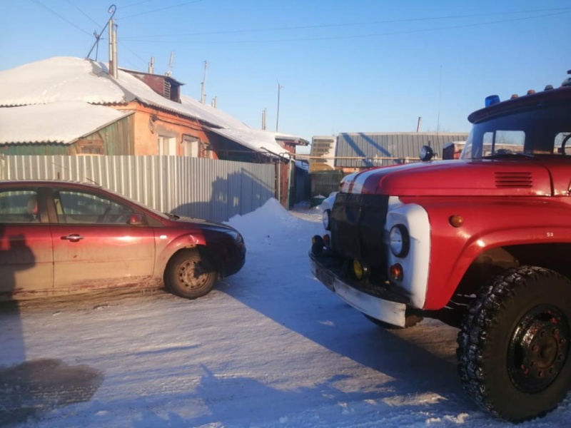 Под вечер вспыхнул пол на одном квадратном метре в доме на шестерых хозяев в Каменске-Уральском – спасатели потушили его за полчаса