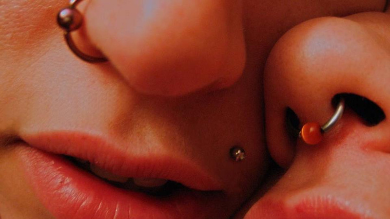 Геннадий Онищенко раскритиковал интимный пирсинг