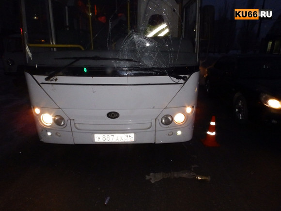 Пассажирский автобус сбил пьяного пешехода в Каменске-Уральском: за самоуверенность мужчина заплатил головой... ФОТО