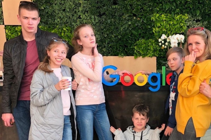 КиберШкола снова удивляет: уральских детей отправят на IT-каникулы в Москву