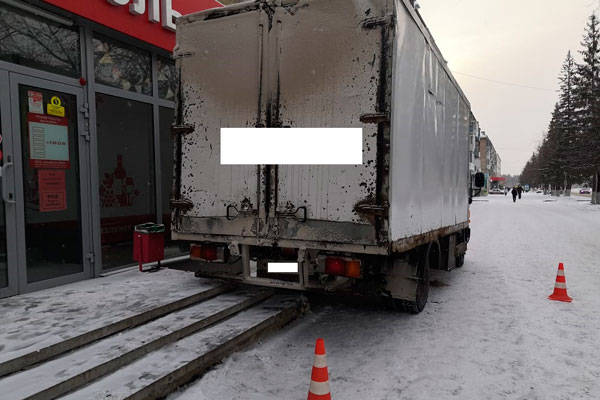 В Каменске-Уральском на тротуаре была сбита пожилая женщина - пешеход