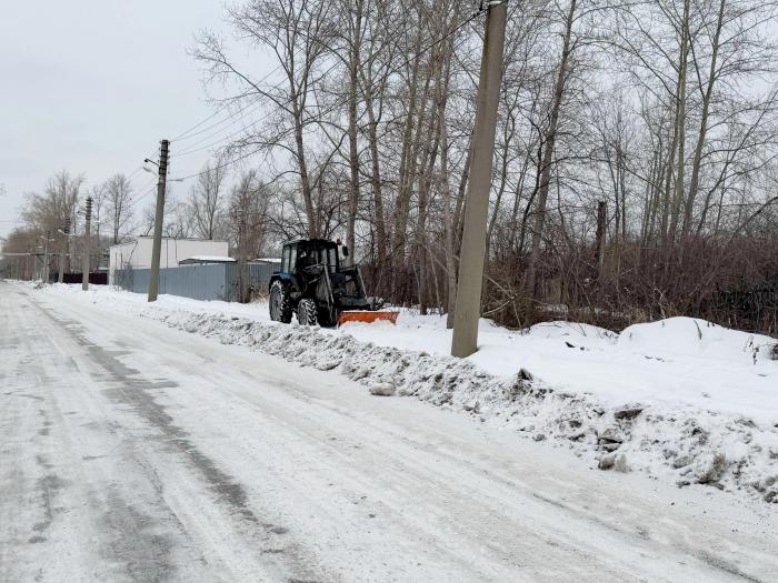 Коммунальщики в Каменске-Уральском борются с последствиями мартовских "сюрпризов" погоды | В Каменске-Уральском продолжается активная уборка снега и наледи