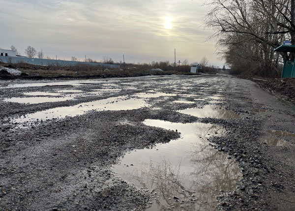 Деревня под Каменском-Уральским страдает из-за разбитой дороги | Уральская деревня страдает из-за разбитой дороги Деревня под Каменском-Уральским страдает из-за разбитой дороги | Уральская деревня страдает из-за разбитой дороги