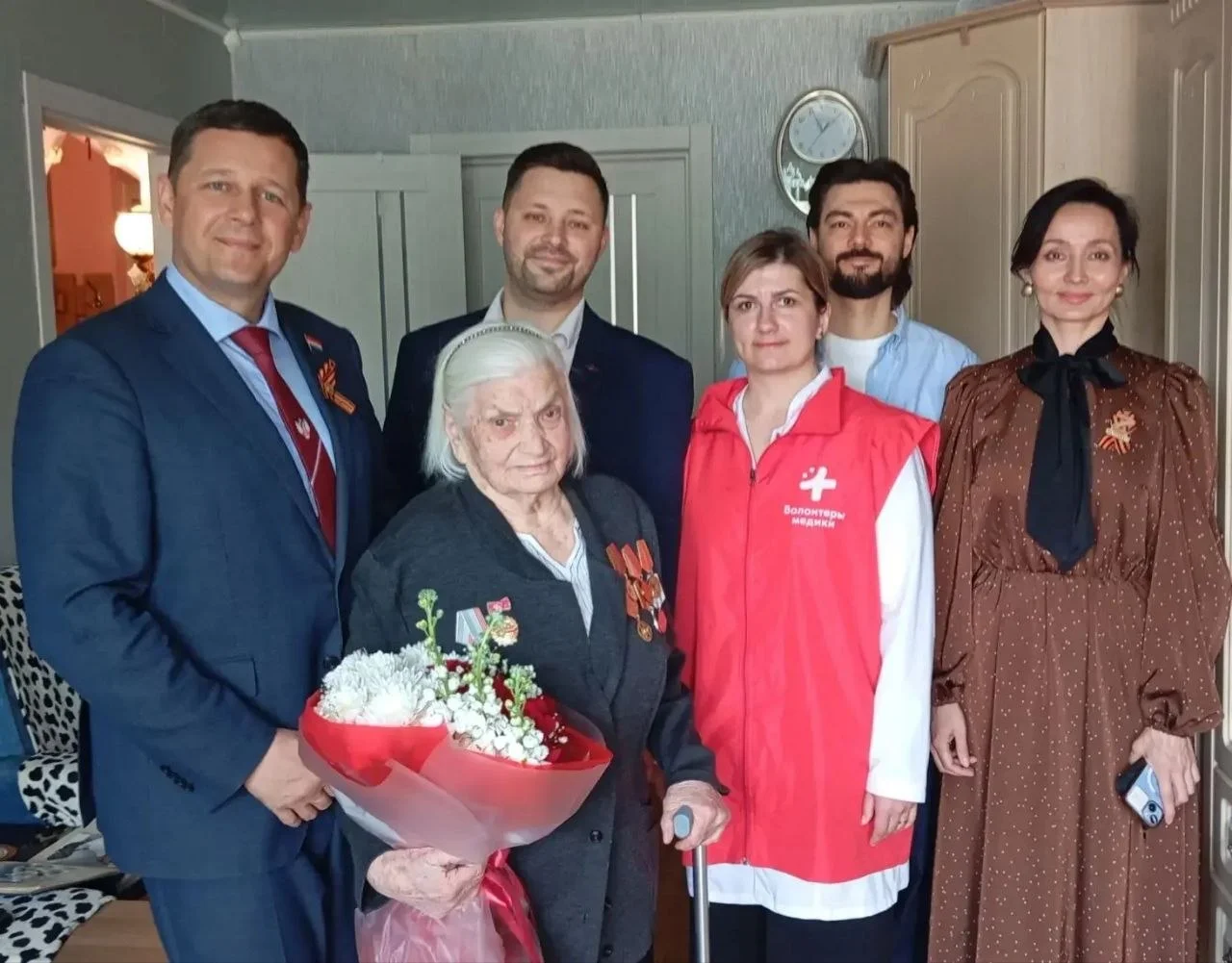 В Каменске-Уральском поздравили единственного ветерана-медика Агнию Чермянинову с Днём Победы