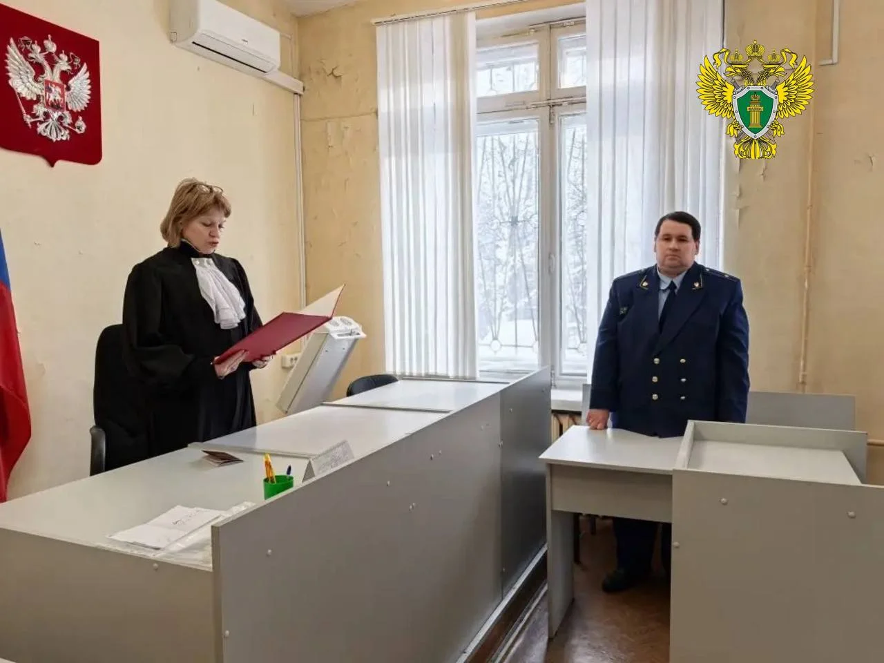 Пьяная девушка избила фельдшера в машине скорой помощи в Екатеринбурге