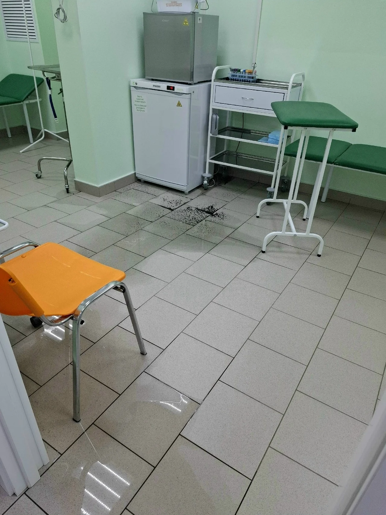 ЖЭУ Каменска-Уральского бросило жильцов дома с «Гемотестом» без воды и канализации уже на 7 дней