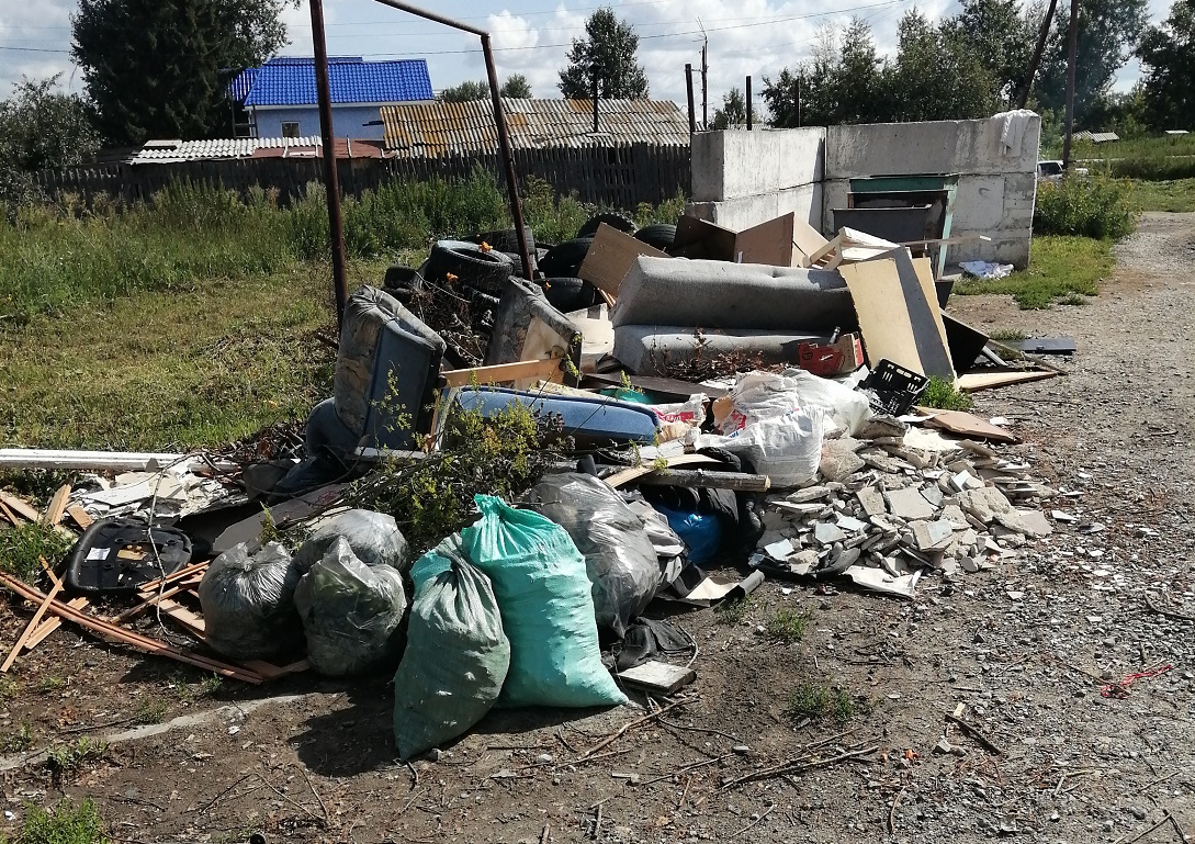 Жители Каменска-Уральского жалуются на проблемы с вывозом крупногабаритного мусора 