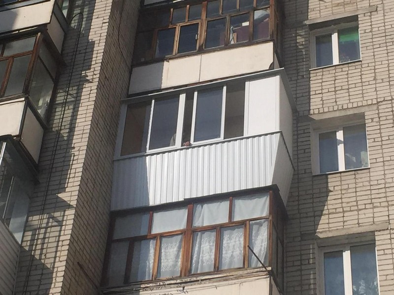 Компания «Монтаж-проф» в Каменске-Уральском удерживает цены на балконы с выносом от 43990 рублей