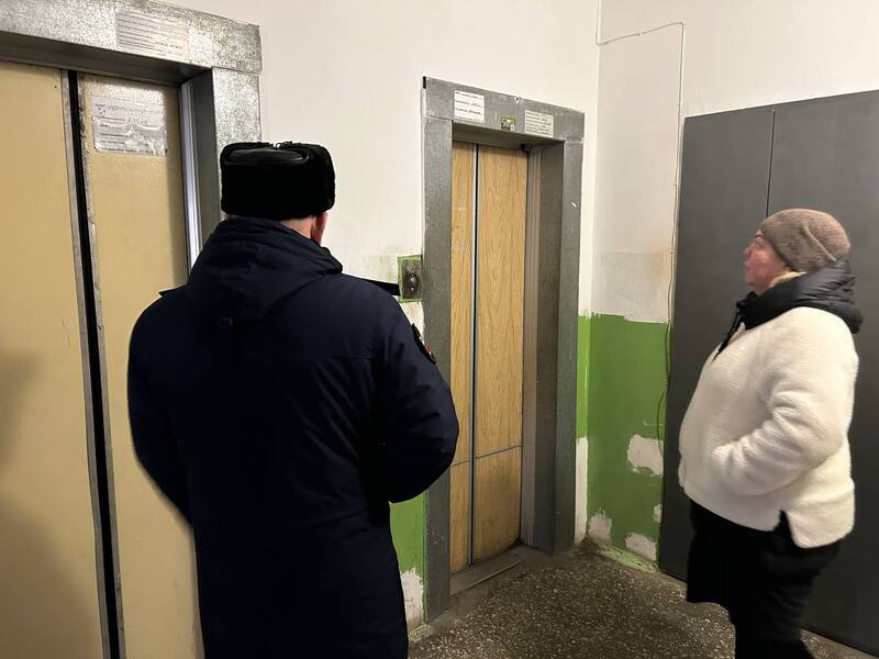 Повреждены алюминиевые элементы: в Челябинске на ребенка упал лифт