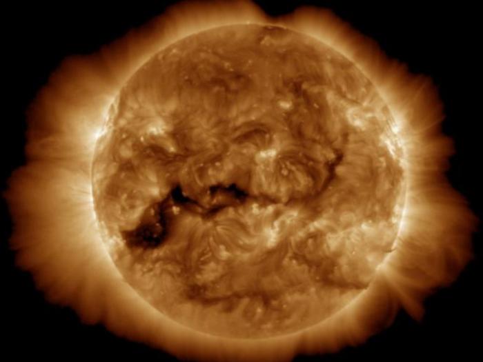 На Солнце появилась огромная корональная дыра: что нас ждет?