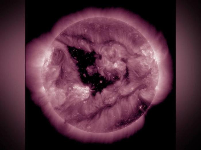 Землю накроет магнитная буря 25 июня: ученые следят за «корональной дырой» на Солнце